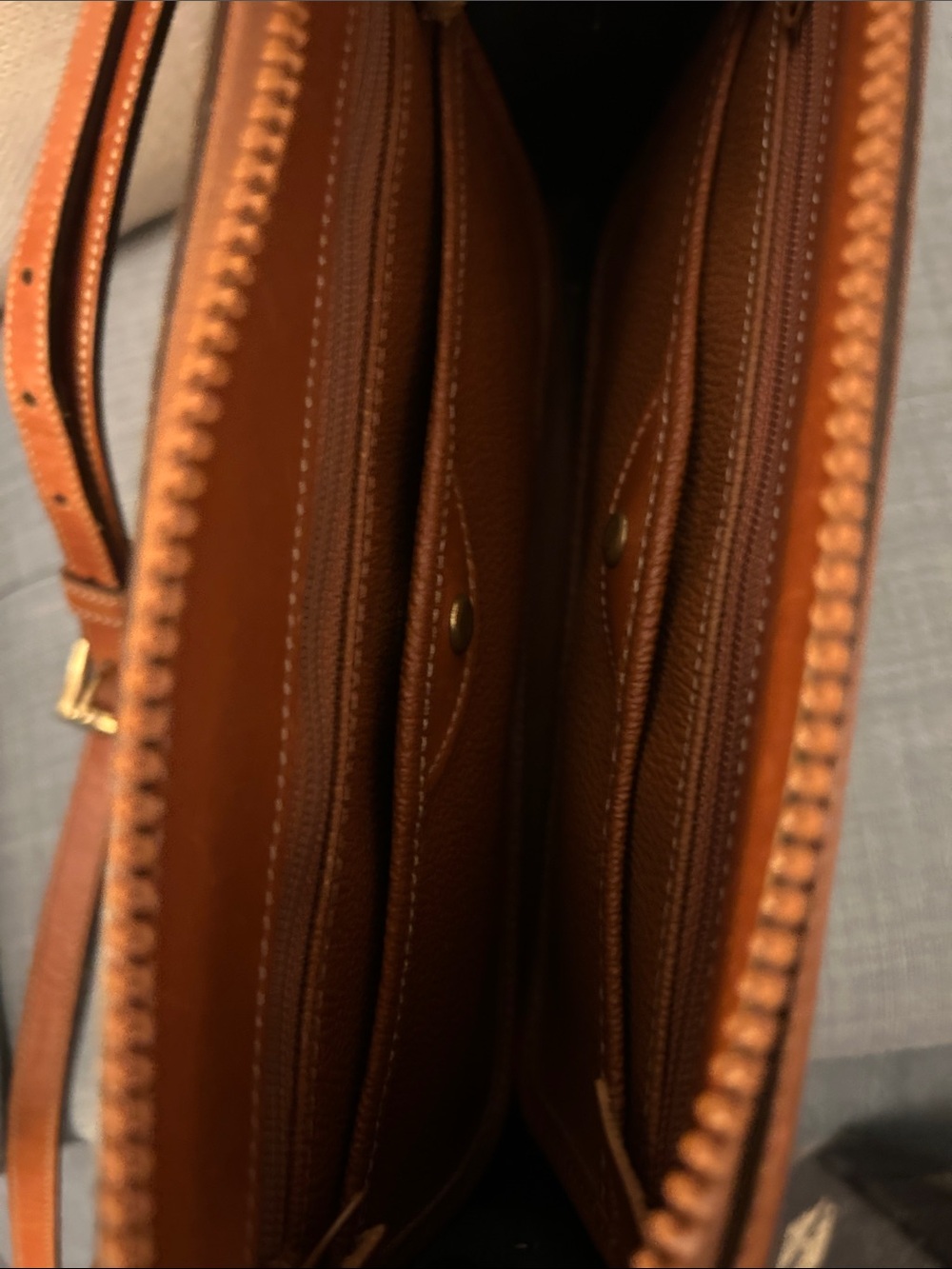 Vintage, DOONEY & BOURKE Leather Crossbody Shoulder Bag in Navy and Tan - Picture 6 of 6